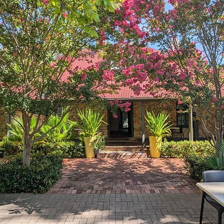 Mahogany Inn And Distillery Mahogany Creek Exterior foto